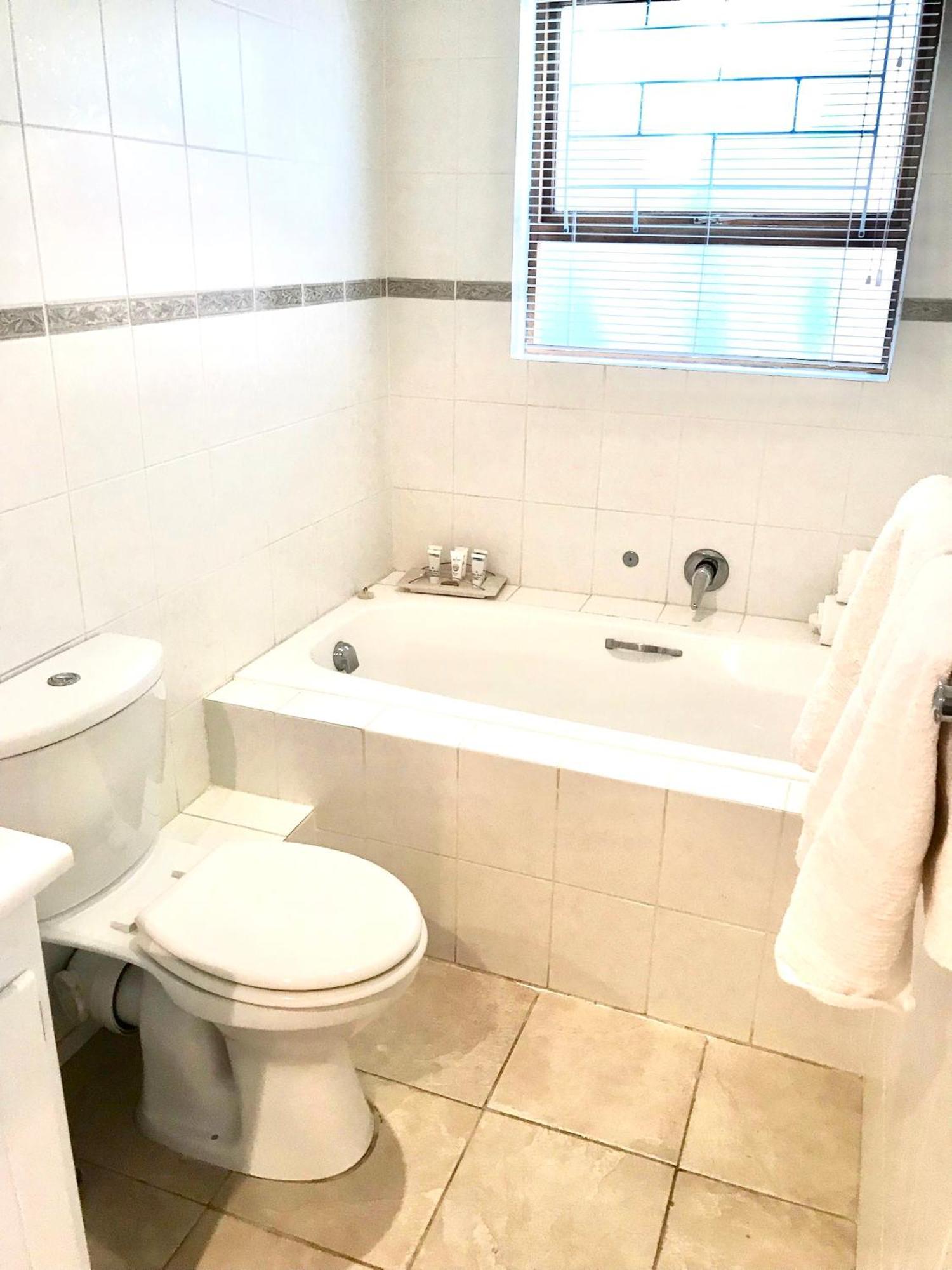 10Vdw Self Catering Apartments เดอร์บันวิลล์ ภายนอก รูปภาพ